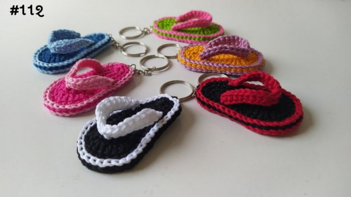 Craft Your Own Adorable Crochet Finger Slipper Keychain for Fun and Practicality