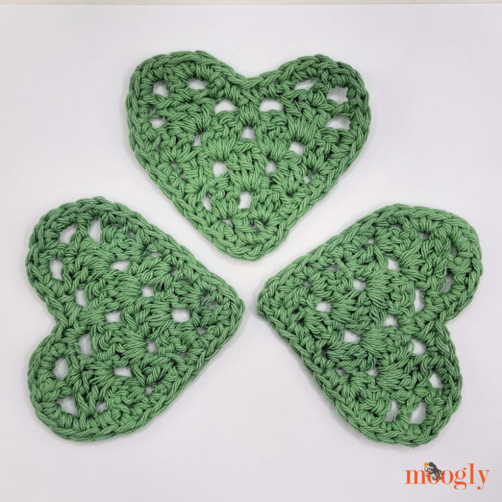 Create a Charming Crochet Clover Shaped Washcloth for Your Home