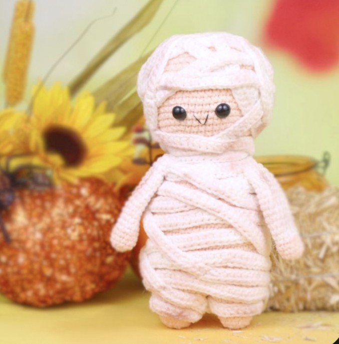 Free Crochet Pattern: Freaky Mummy Amigurumi Doll