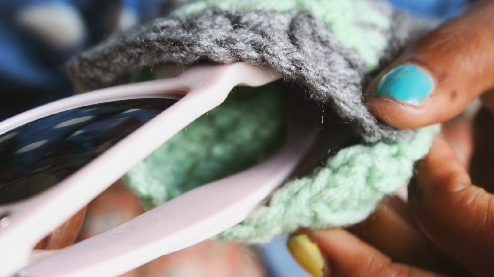 Create Your Own Stylish Crochet Hello Sunglasses Case for Summer Fun