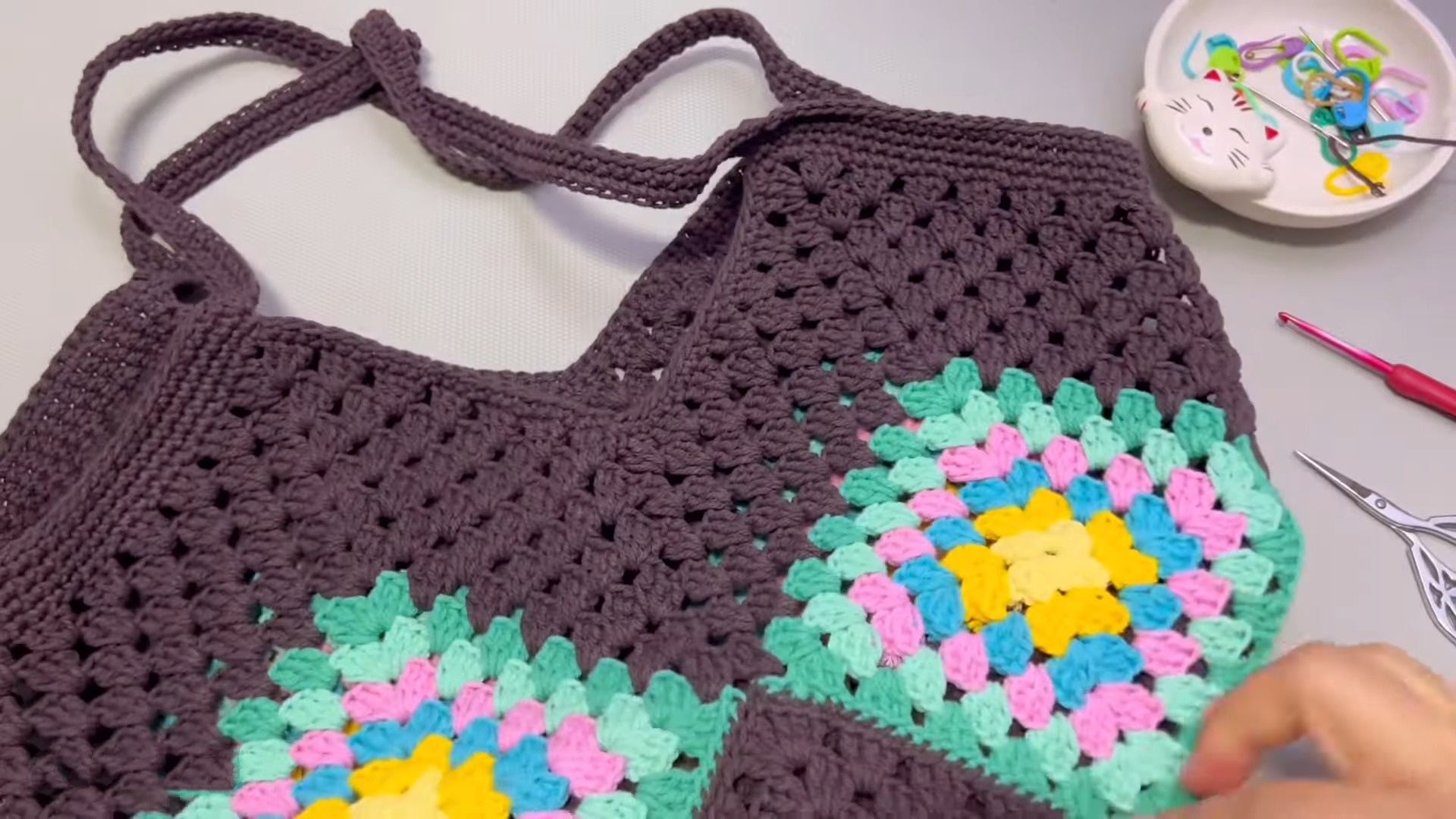 Create a Beautiful Crochet Granny Square Tote Bag: A Step-by-Step Guide to Handmade Crafting