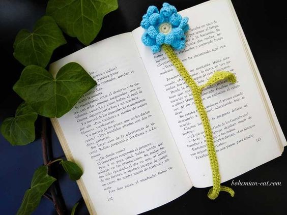 Crochet Adorable Bookmark Daisy