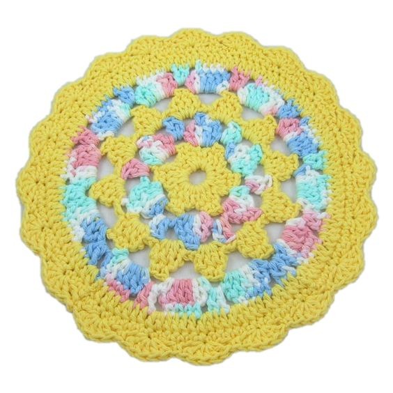 Create a Beautiful Crochet Spring Fresh Lazy Susan Mat for Your Dining Table Create a Beautiful Crochet Spring Fresh Lazy Susan Mat for Your Dining Table