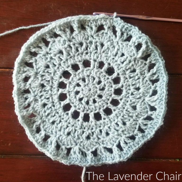 Create a Cozy Crochet Wagon Wheel Circular Blanket for Your Home