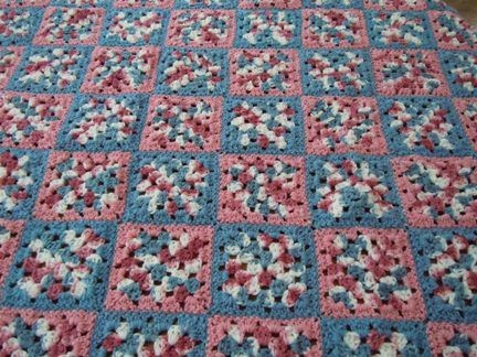 How to Create a Cozy Granny Square Afghan: Step-by-Step Guide for Beginners