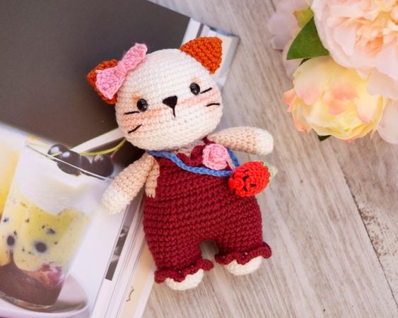 Crochet Lilian the Kitty Amigurumi Free Pattern