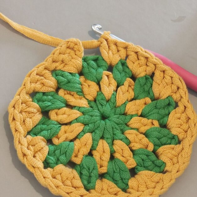 Create Your Own Stunning Crochet Circle Granny Square: A Modern Take on a Classic Design