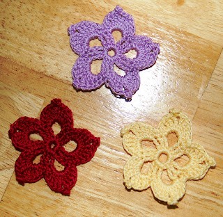 Create Stunning Tropical Flower Appliques with Crochet: A Colorful DIY Guide Create Stunning Tropical Flower Appliques with Crochet: A Colorful DIY Guide