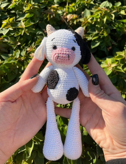 Create Your Own Adorable Handmade Cow Doll with This Easy Crochet Pattern Create Your Own Adorable Handmade Cow Doll with This Easy Crochet Pattern