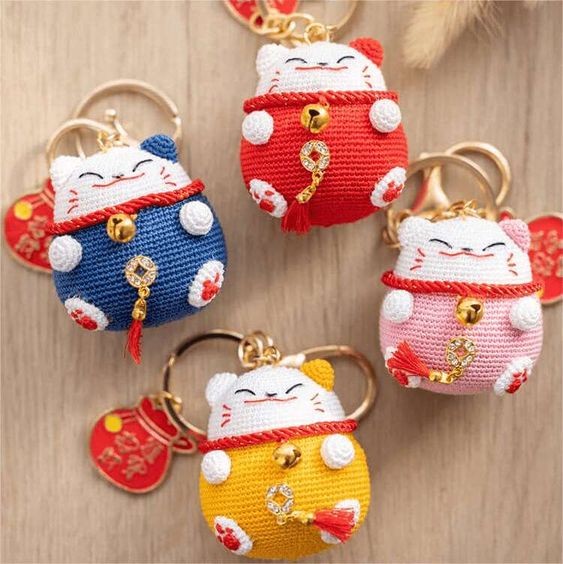 Create Your Own Lucky Cat Key Chain: A Fun Crochet Project for Good Fortune