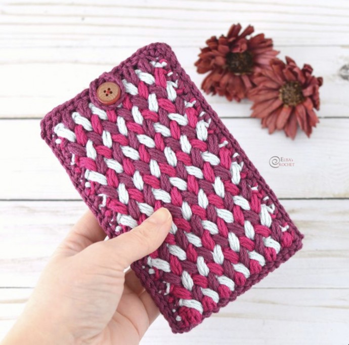Free Crochet Pattern for a Stylish Smartphone Pouch - Easy and Customizable Project