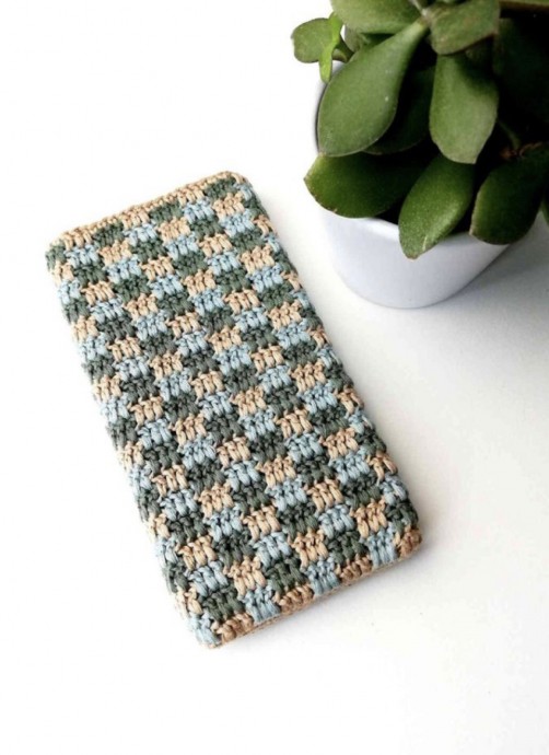 Experience Stylish Protection with the Interlocking Blocks Phone Case - A Unique Crochet Creation Experience Stylish Protection with the Interlocking Blocks Phone Case - A Unique Crochet Creation
