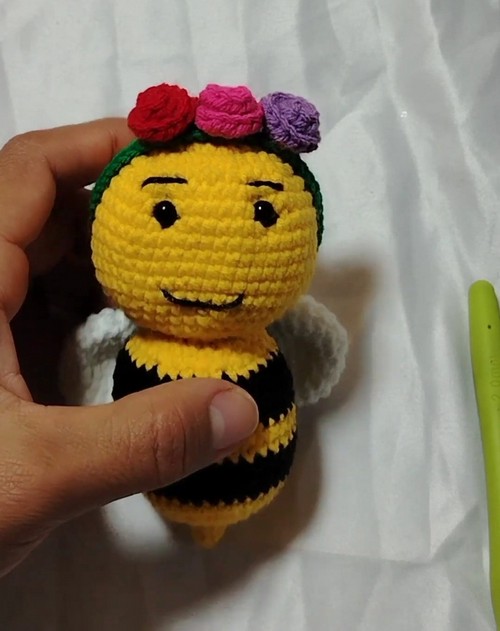 Create Your Own Crochet Bee Amigurumi: A Fun and Engaging Craft Project