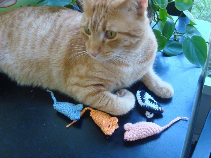 Craft Your Own Adorable Crocheted Mouse: A Fun and Whimsical Project for All Skill Levels Craft Your Own Adorable Crocheted Mouse: A Fun and Whimsical Project for All Skill Levels
