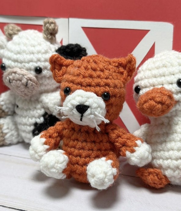 Crochet Mini Cat Amigurumi (Free Pattern)