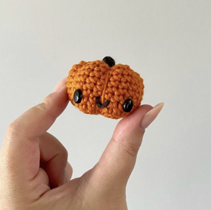 Crochet Mini Pumpkin Amigurumi (Free Pattern)