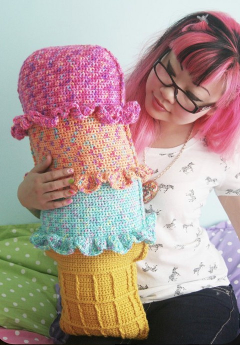 Free Crochet Pattern: Rainbow Sherbet Throw Pillow