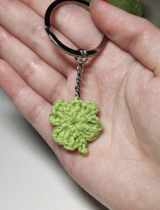 Discover the Stylish and Trendy 4-Leaf Clover Keychains for Good Luck and Charm Discover the Stylish and Trendy 4-Leaf Clover Keychains for Good Luck and Charm