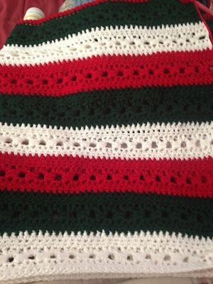 Create a Cozy Christmas Blanket with This Easy Crocheting Guide