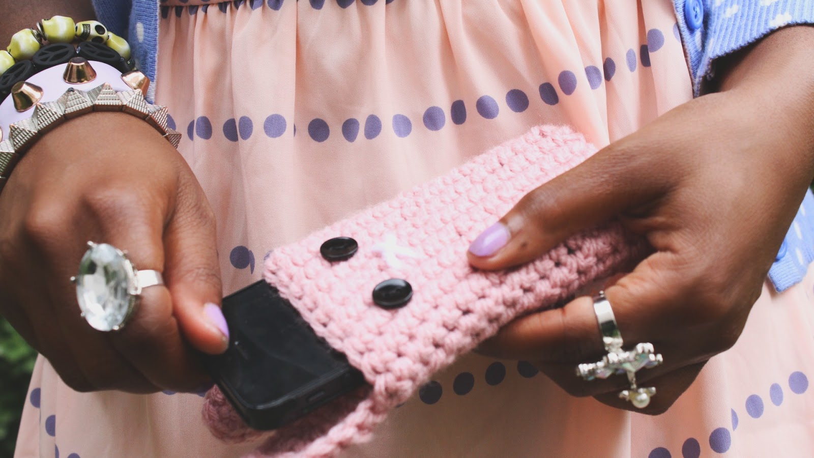 Create Your Own Adorable Crochet Bunny Phone Cozy – A Fun and Unique DIY Project