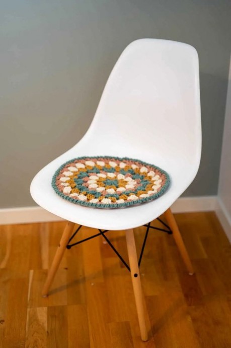 Transform Your Chair with the Cozy and Stylish Crochet Granny Circle Chair Pad