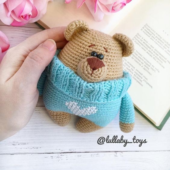 Crochet Amigurumi Bear in Sweater