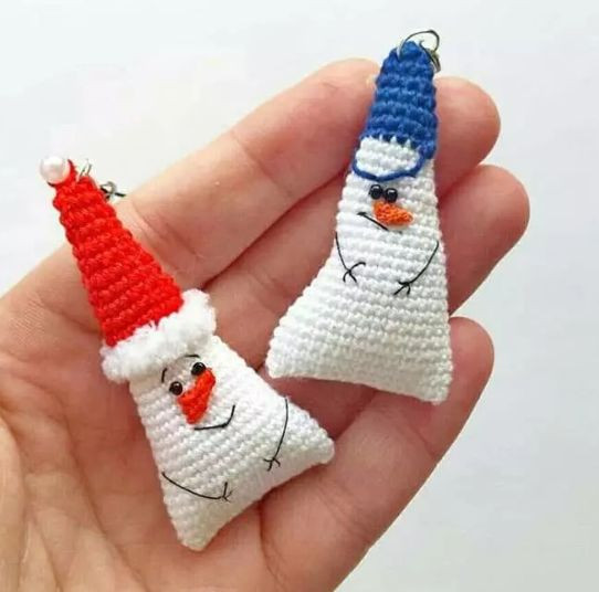 Create Your Own Adorable Crochet Amigurumi Snowman Keychain - Step-by-Step Guide