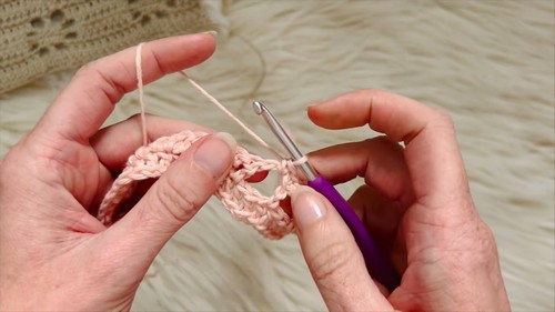Master the Crochet Daisy Stitch: A Step-by-Step Guide to Floral Crochet Patterns