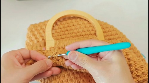 Create Your Own Crochet Sunflower Handbag: A Step-By-Step Guide to Stylish Accessories