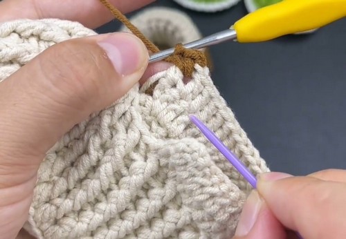 How to Crochet Adorable Baby Booties: A Step-by-Step Guide for Sweet Little Feet
