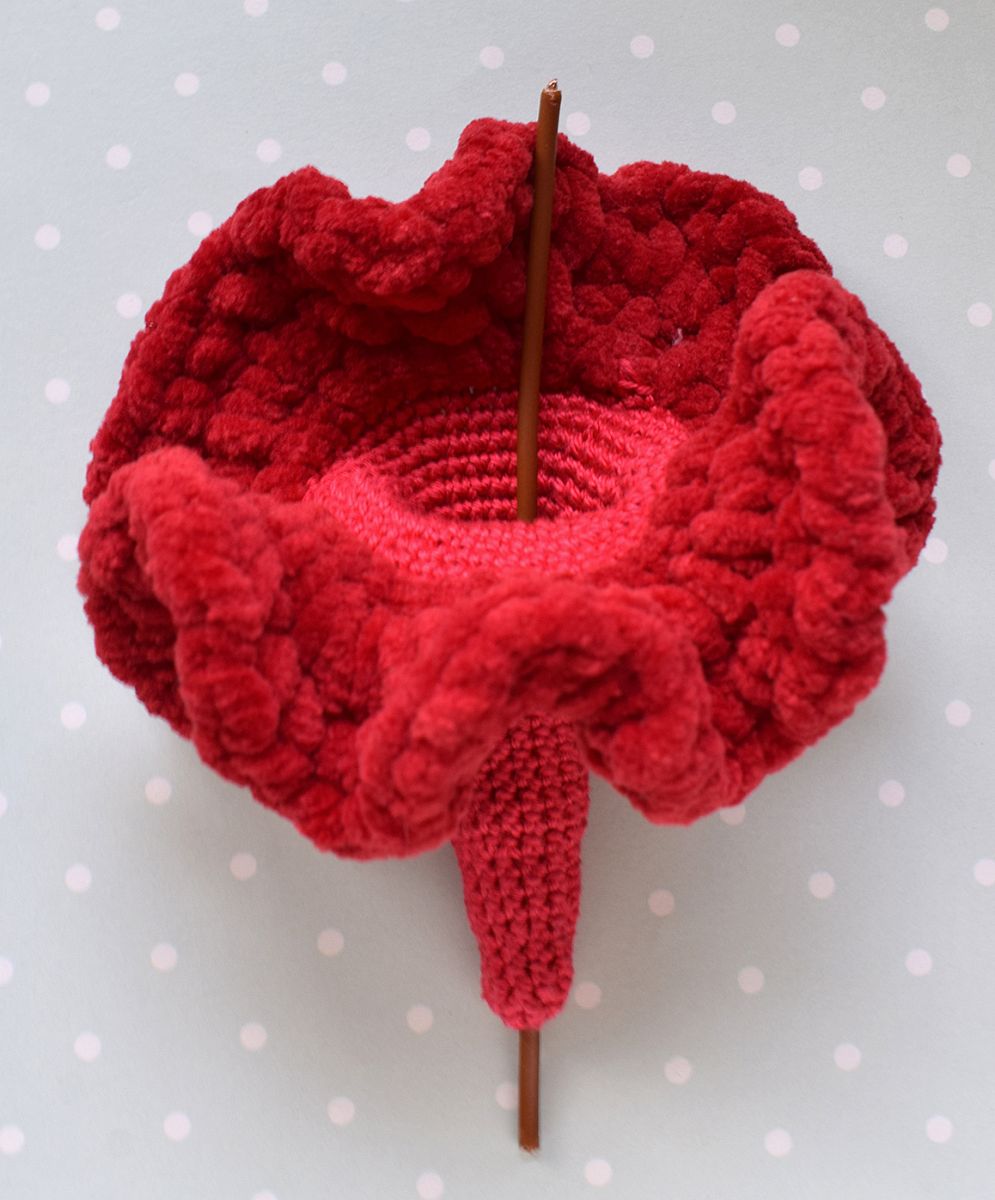 Create a Stunning Crochet Flower of Celosia Brooch &ndash; A Step-by-Step Guide