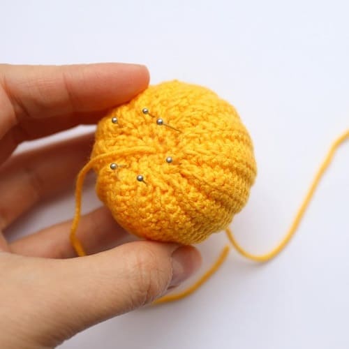 How to Crochet a Charming Pumpkin for Autumn Decor - A Step-by-Step Guide
