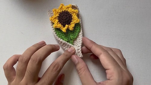 Create a Beautiful Crochet Mini Flower Bouquet Keychain - A Step-by-Step Guide