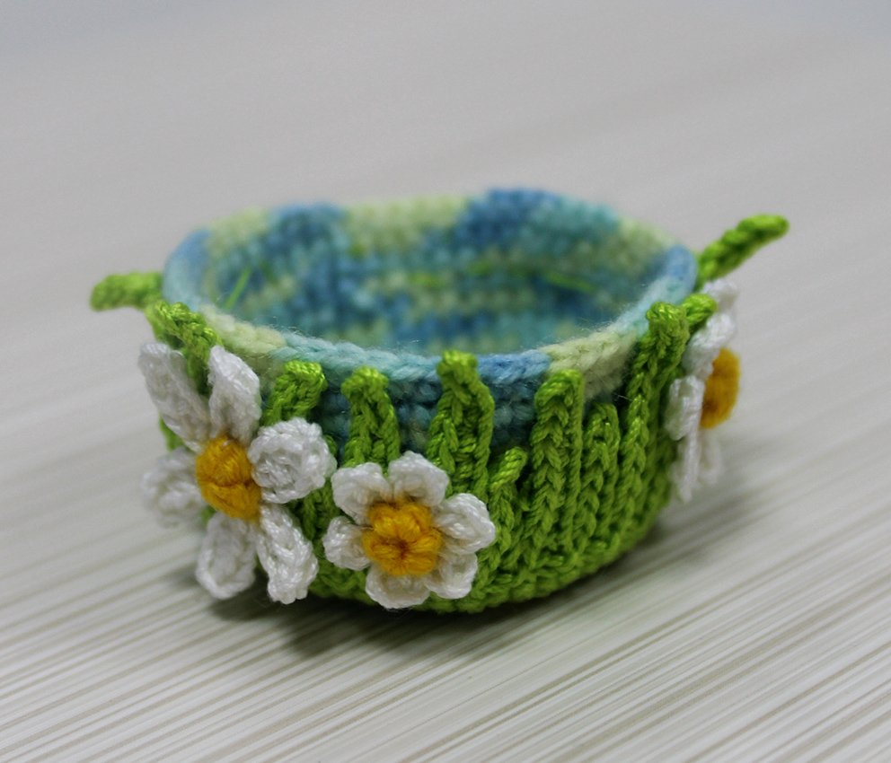 Create Your Own Charming Crochet Easter Basket with Chamomile Flowers: A Step-by-Step Guide