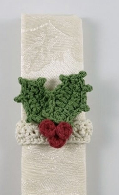 Crochet Holiday Napkin Ring (Free Pattern)
