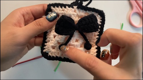 Create Your Own Stunning Crochet Pouch With Raised Bow – A DIY Craft Project