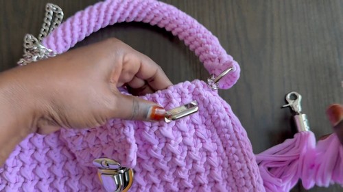 Discover the Craft of Upcycling with Crochet T-Shirt Bags: A Step-by-Step Guide to Eco-Friendly Fashion