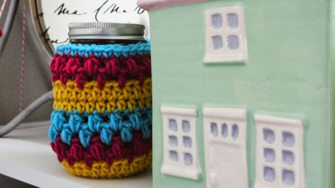 Create a Charming Crochet Mason Jar Cozy: A Step-by-Step Guide with Ingredients and Stitch Patterns