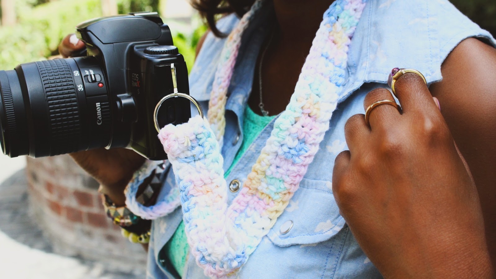 Create Your Own Charming Crochet Camera Strap for Stylish and Comfortable Photography