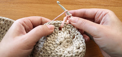 Create Your Own Stylish Crochet Two Color Tote Market Bag &ndash; Perfect for Eco-Friendly Shopping!