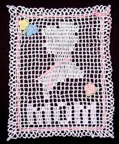Create a Cozy Crochet Filet Mom Wall Hanging – Step-by-Step Guide with Materials and Techniques