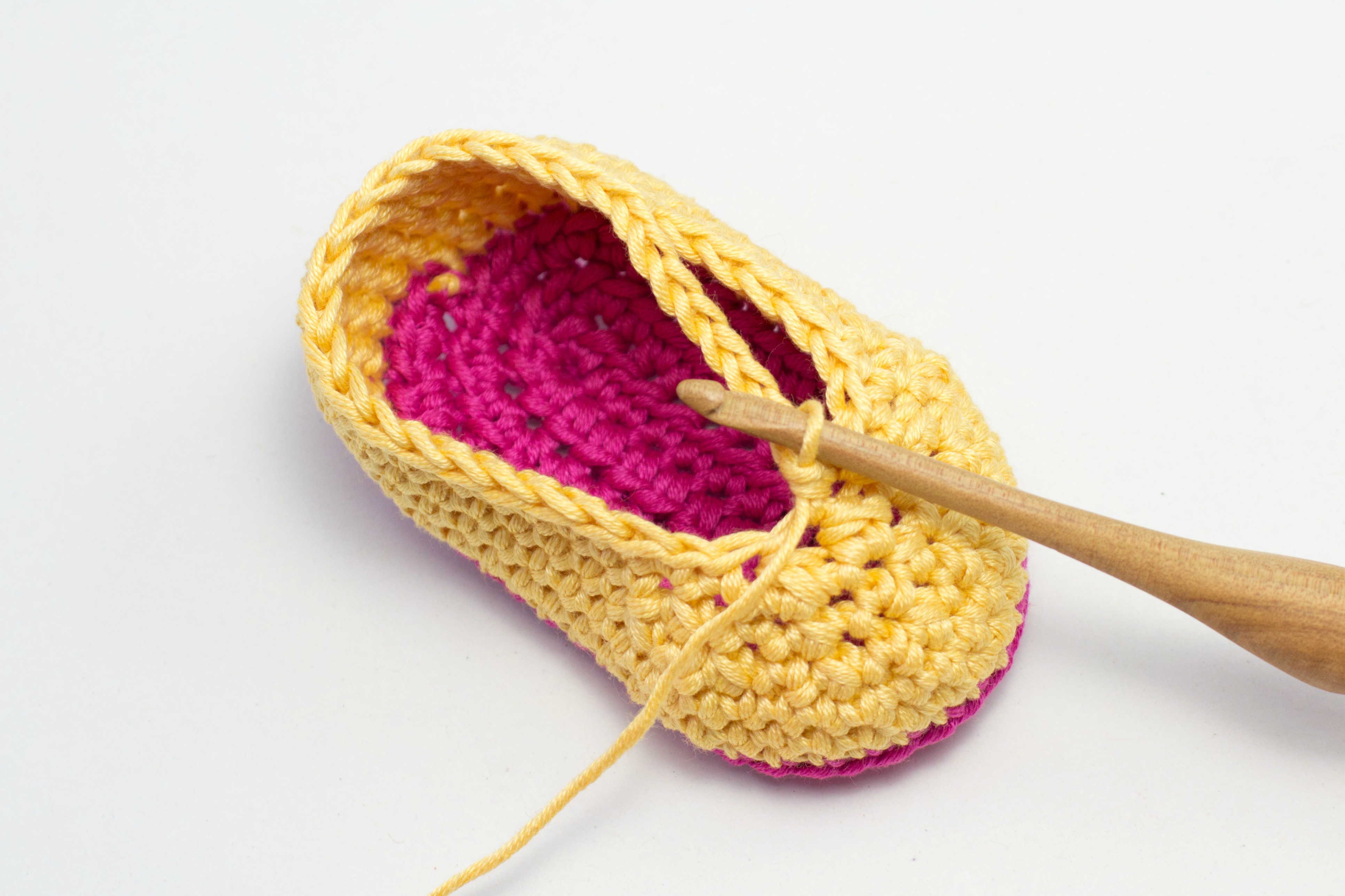 Adorable Crochet Lollipop Circus Baby Booties Tutorial for Stylish Baby Fashion