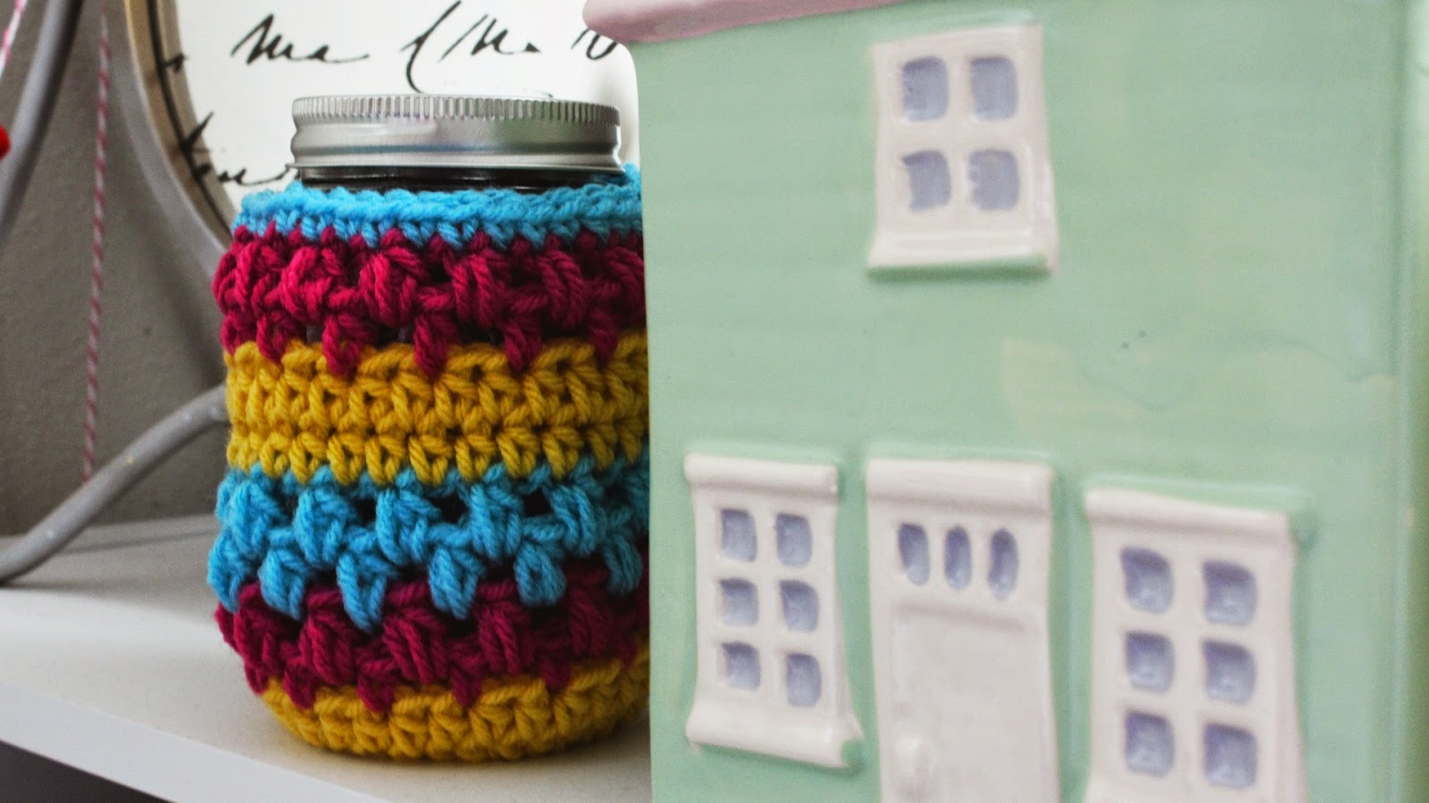 Create a Charming Crochet Mason Jar Cozy: A Step-by-Step Guide with Ingredients and Stitch Patterns